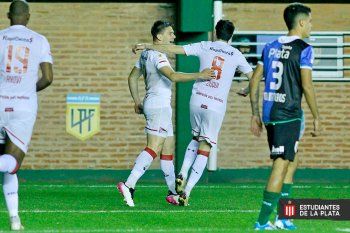 Manuel Castro abrió con rapidéz la cuenta para Estudiantes.