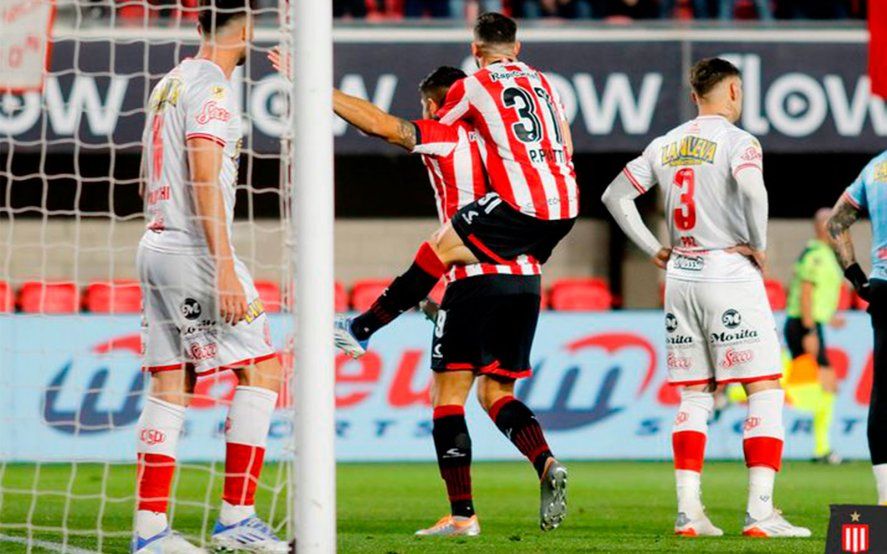 Estudiantes ganó sus dos partidos ante Barracas Central en 2022. (Foto: Prensa EDLP)