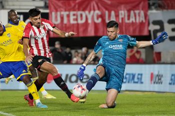 Leandro Díaz y Estudiantes no pudieron ante Boca.
