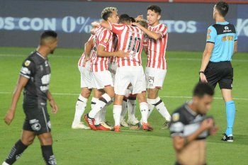 Estudiantes enfrentará a Central Córdoba, otro de los punteros de la zona.