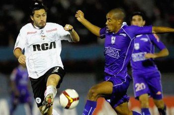 En 2009 Estudiantes superó los Cuartos de Final ante Defensor Sporting. En 2022 buscará repetir ante Paranaense.