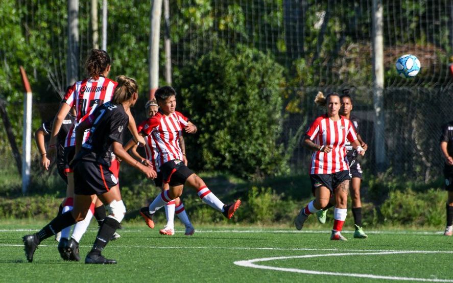 Las Leonas no pudieron sumar en la fecha 2 del fútbol femenino de AFA (Foto: Prensa EDLP).