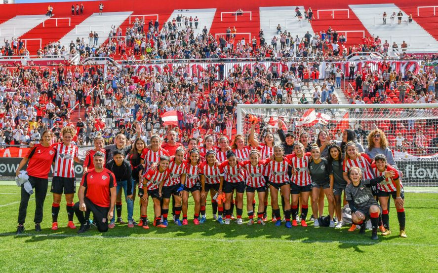 El fútbol femenino de Estudiantes jugó en UNO por última vez en abril de 2022. (Foto: prensa EDLP)