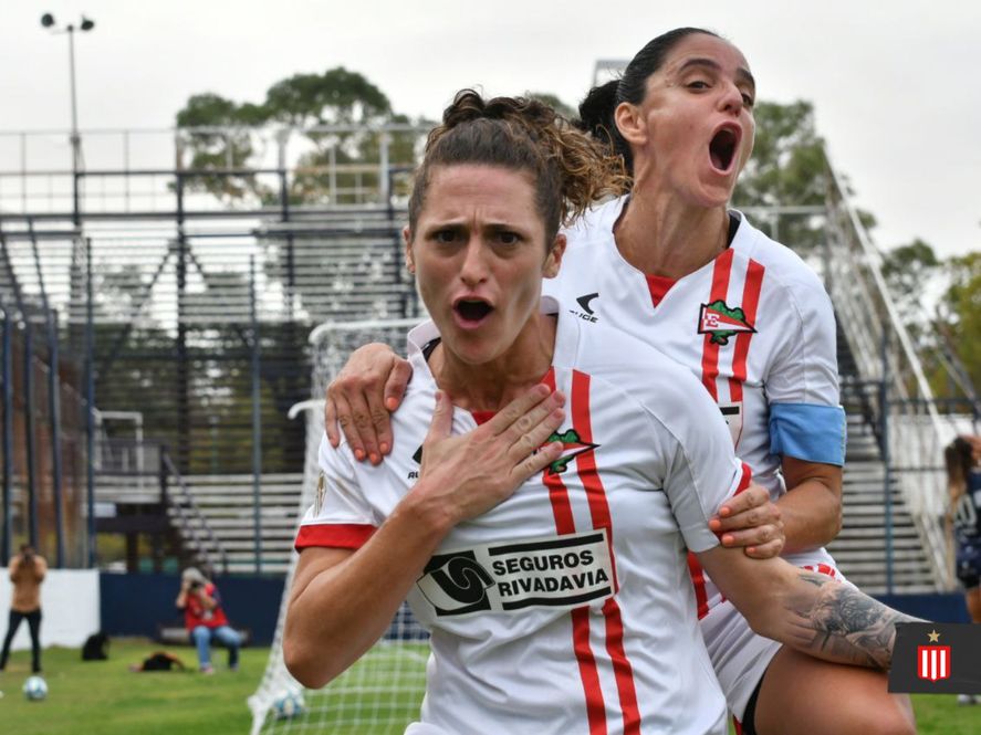 El festejo de Laura Sampedro tras la apertura del marcador. Daniel Añón admitió que la jugada fue trabajada en la semana.