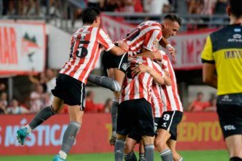 Estudiantes volvió a festejar en UNO.