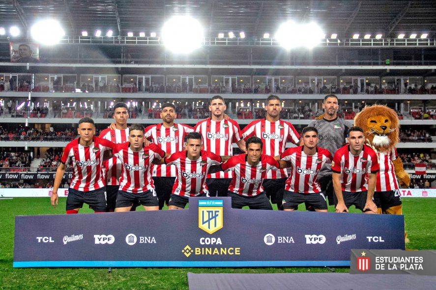Una formación de Estudiantes durante la Copa de la Liga.