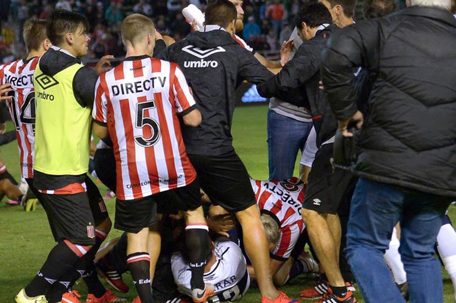 La batalla campal entre Estudiantes y Gimnasia en Mar del Plata en 2016.