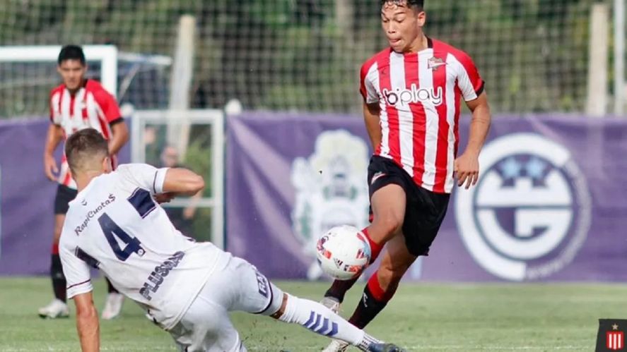 Gimnasia y Estudiantes se cruzarán desde las 11 en un nuevo Clásico de Reserva. Gimnasia y Estudiantes se cruzarán desde las 11 en un nuevo Clásico de Reserva.