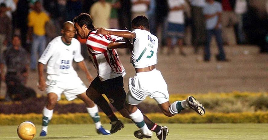 Perdió pero festejó: Estudiantes eliminó a Goias en Brasil en la Copa Libertadores 2006.