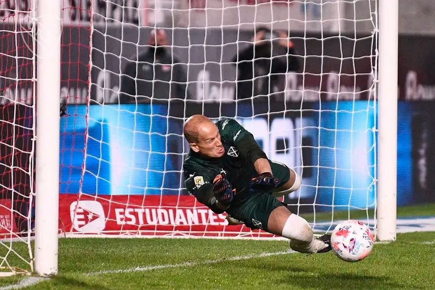 Sebastián Sosa, gran figura en aquel Estudiantes vs. Independiente.