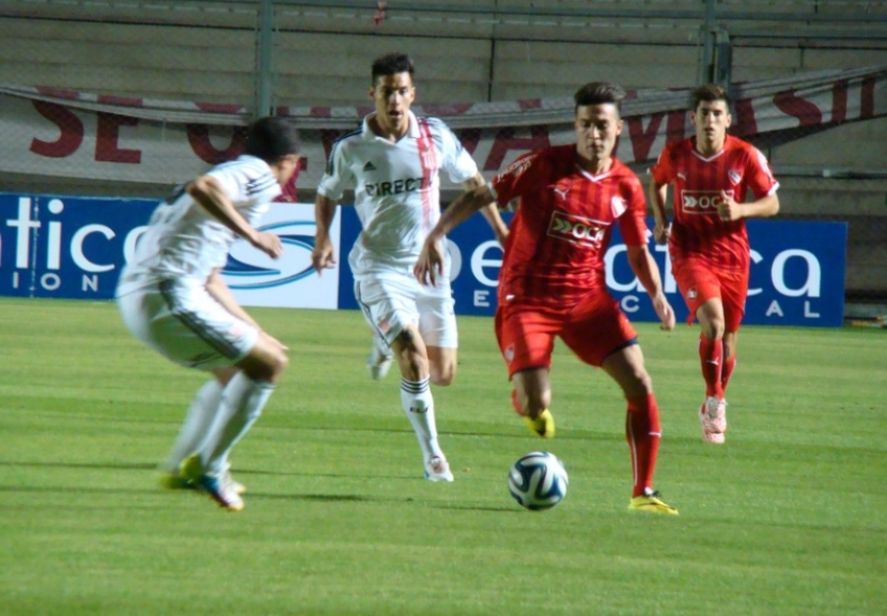 Estudiantes e Independiente se enfrentaron en 2014 por Copa Argentina. Estudiantes e Independiente se enfrentaron en 2014 por Copa Argentina.
