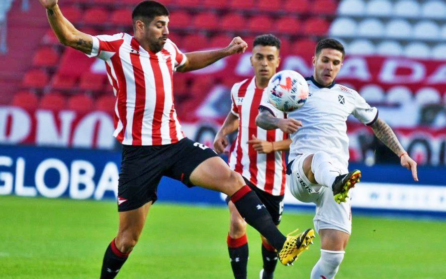 Estudiantes buscará vengar la eliminación copera frente a Independiente.