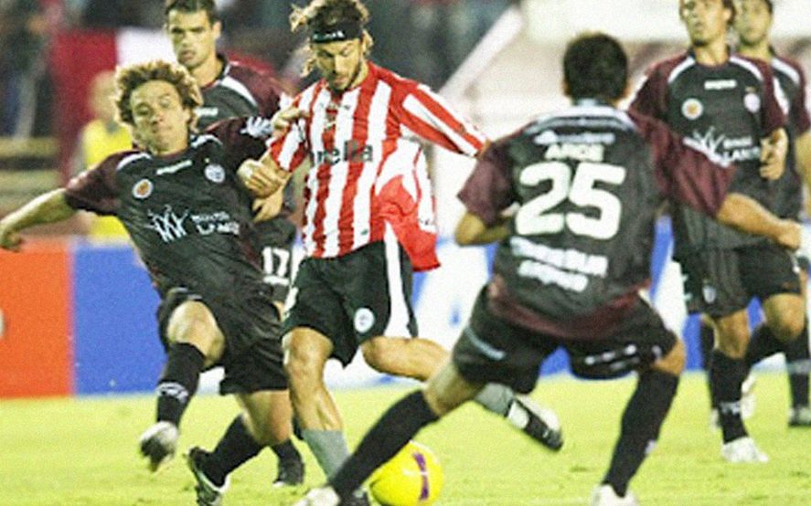 14 años. Ese será el tiempo que pase entre el cruce con Lanús y el duelo con Vélez.