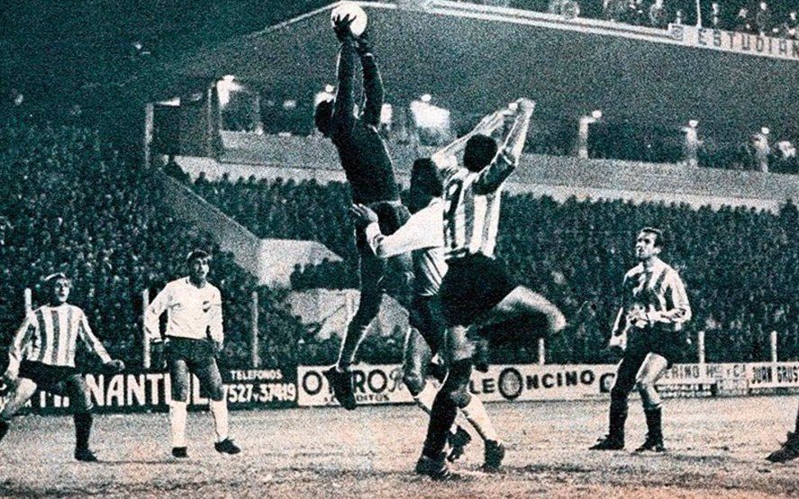 Estudiantes y Nacional en la Final de la Copa Libertadores de 1969.