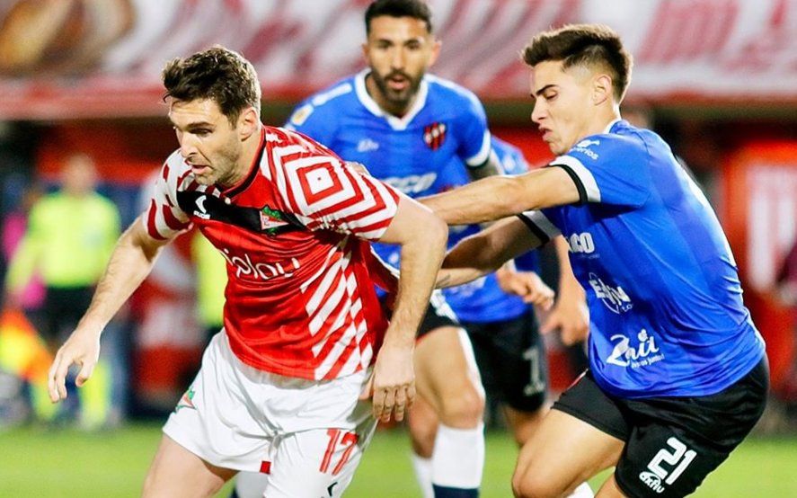 Mauro Boselli en acción en el duelo entre Estudiantes y Patronato (Foto: prensa EDLP).
