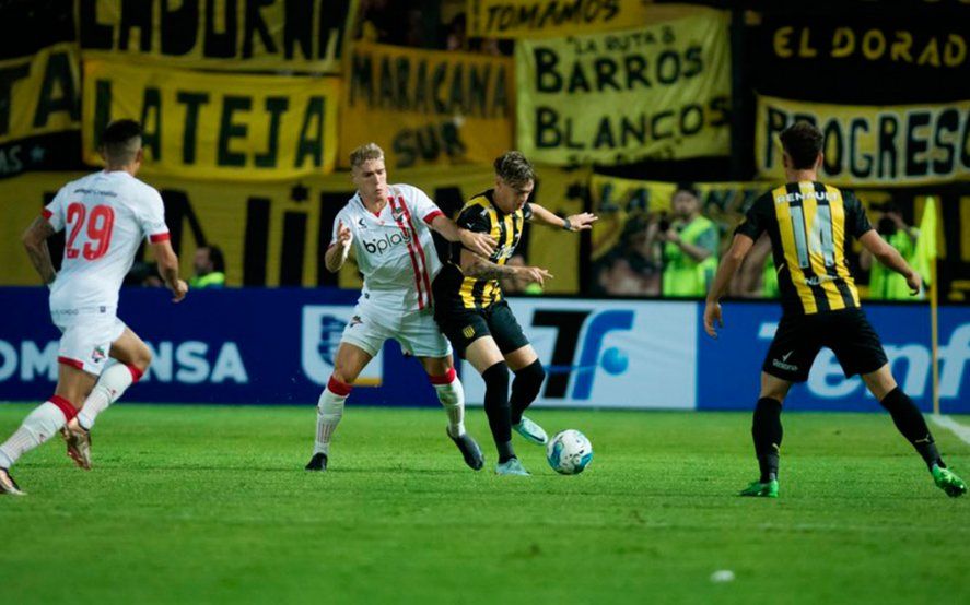 Una postal del Peñarol vs. Estudiantes que se jugó en enero de este año. Una postal del Peñarol vs. Estudiantes que se jugó en enero de este año.