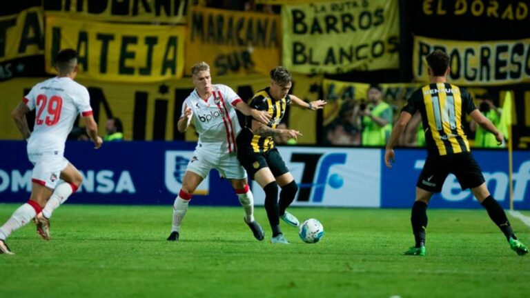 Estudiantes no pudo ante Peñarol y perdió en Uruguay