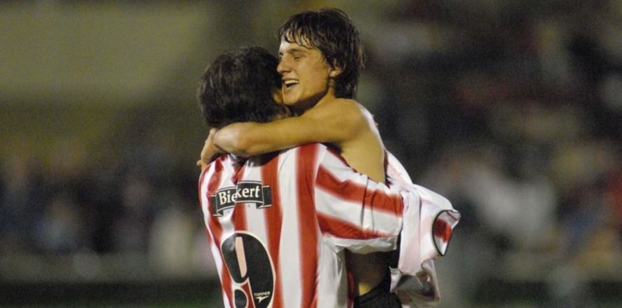 Pablo Piatti festeja el agónico 2-1 de Estudiantes en 2006. Pablo Piatti festeja el agónico 2-1 de Estudiantes en 2006.