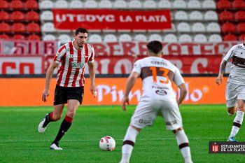 Agustín Rogel, en acción jugando en UNO.
