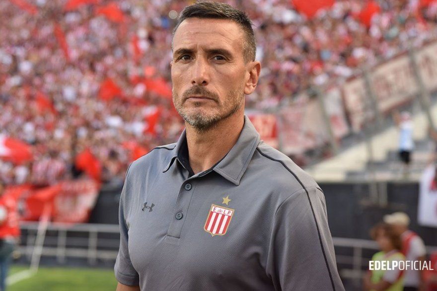 Pablo Quatrocchi en uno de los partidos dirigidos en la primera de Estudiantes
