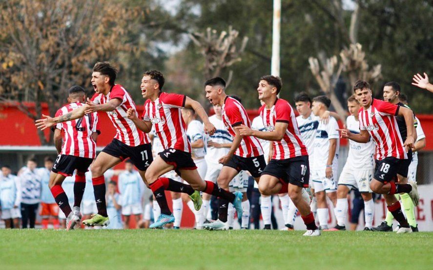 Estudiantes festejó por penales ante Gimnasia en el último Clásico Platense de Reserva.