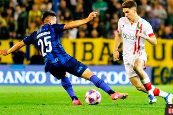 Estudiantes lo ganaba pero Rosario Central se lo empató en el final.