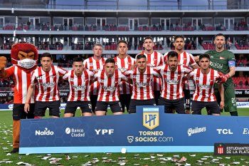 Los once de Estudiantes ante Rosario Central.
