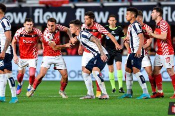 Estudiantes no se resignó y venció en el final a Talleres.