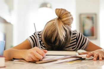Un conocido Youtuber recomendó 10 pasos para evitar procrastinar.