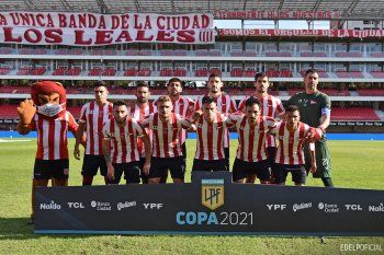 La formación de Estudiantes que jugó el domingo en UNO.