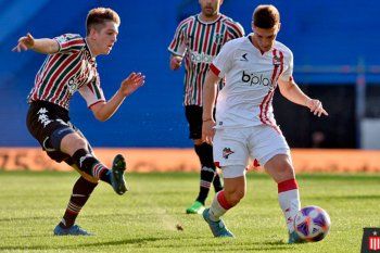 Estudiantes se volvió goleado de Liniers.