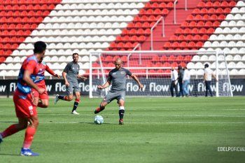 Estudiantes jugó un amistoso ante Arsenal