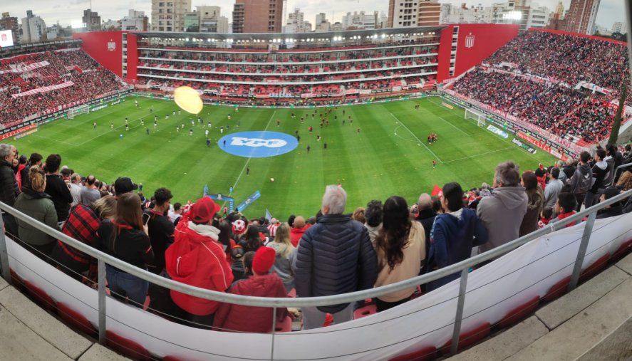 Estudiantes y Gimnasia juegan en el clásico platense en el estadio UNO Estudiantes y Gimnasia juegan en el clásico platense en el estadio UNO