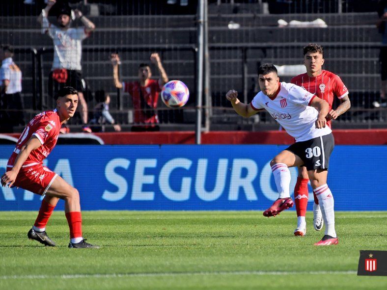 Estudiantes pisa firme en Rosario y se acerca a las semifinales de la Copa Argentina Estudiantes pisa firme en Rosario y se acerca a las semifinales de la Copa Argentina