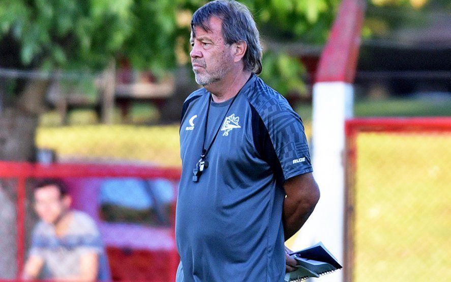 Ricardo Zielinski en la práctica de Estudiantes a la espera del debút por Copa Libertadores