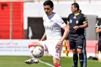 Fernando Zuqui en acción en Unión vs. Estudiantes.