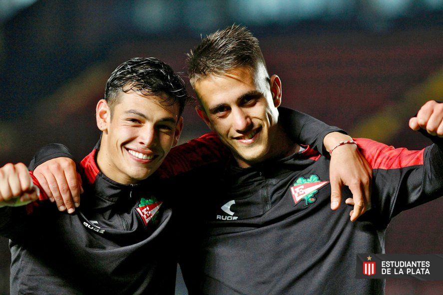 Butista Kociubinski junto a Franco Zapiola festejan en Estudiantes
