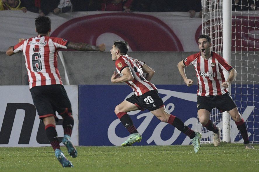 Estudiantes está en Cuartos de Final y se ilusiona en la Copa Libertadores.