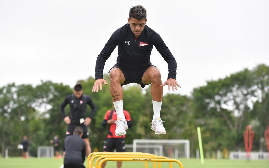 Diego García en el entrenamiento de Estudiantes