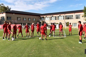 Plantel de Estudiantes en City Bell (Prensa EDLP)