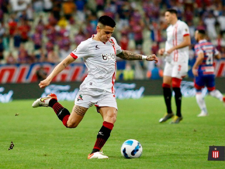 Leonardo Godoy en Estudiantes vs. Fortaleza en Brasil por Copa Libertadores (Prensa EDLP)