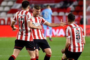 Estudiantes ganó su tercer partido consecutivo en casa.