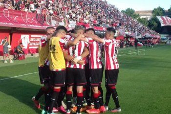 Estudiantes festeja junto a su gente en UNO