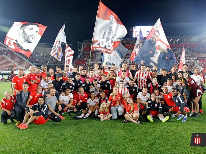 Estudiantes despidió y homenajeó a Mauro Boselli y Mariano Andújar Estudiantes despidió y homenajeó a Mauro Boselli y Mariano Andújar