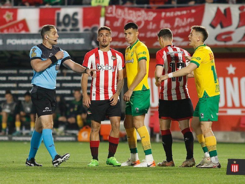 Estudiantes ante Defensa y Justicia en el estadio UNO por la Liga Profesional