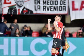 Mauro Boselli festeja su gol en Estudiantes