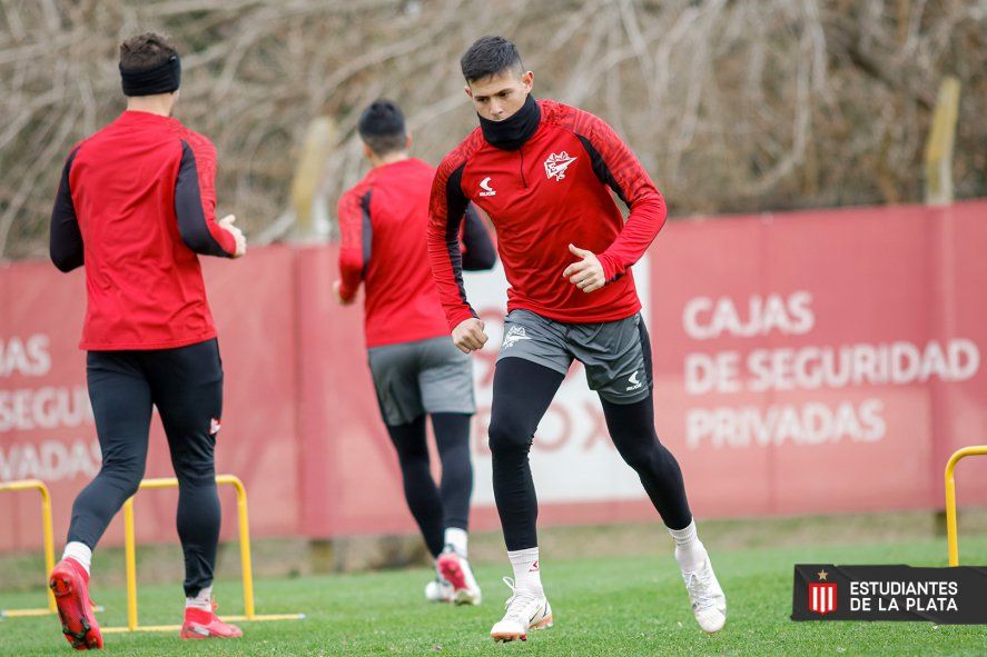 Entrenamiento del plantel de Estudiantes en el Country Club de City Bell (Foto: prensa EDLP).