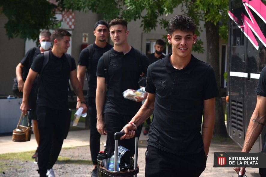 Delegación de Estudiantes que viajó a Chile para visitar a Audax Italiano (Prensa EDLP)