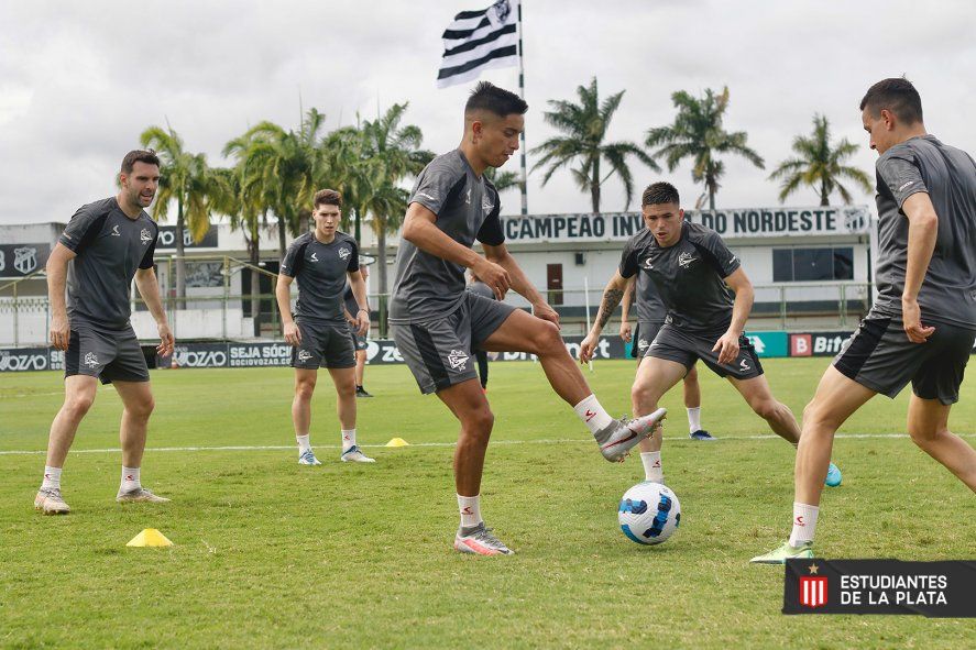 Estudiantes se entrenó ayer en uno de los predios del Ceará de Brasil.