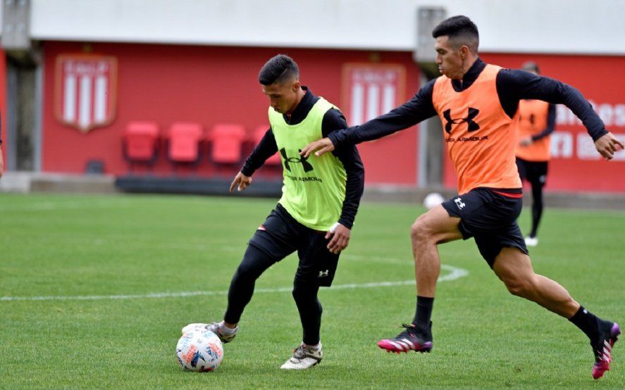 Entrenamiento de Estudiantes en el estadio de UNO (Prensa EDLP)